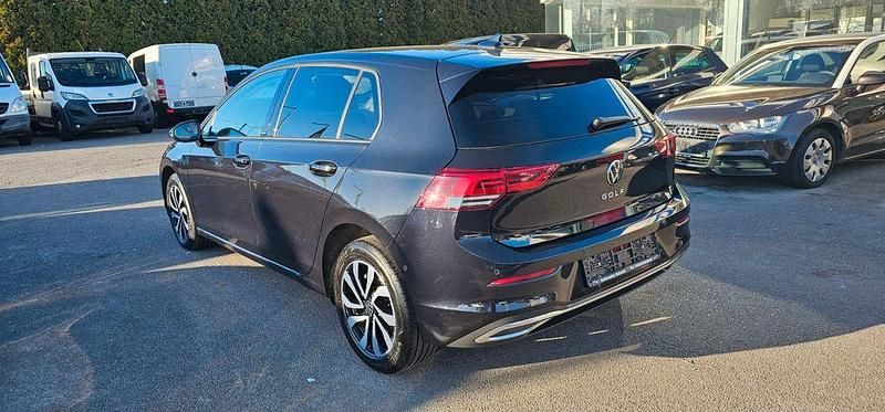 Gebraucht VW Golf VIII Active 116 PS (85 kW) 2023 Schwarz Limousine