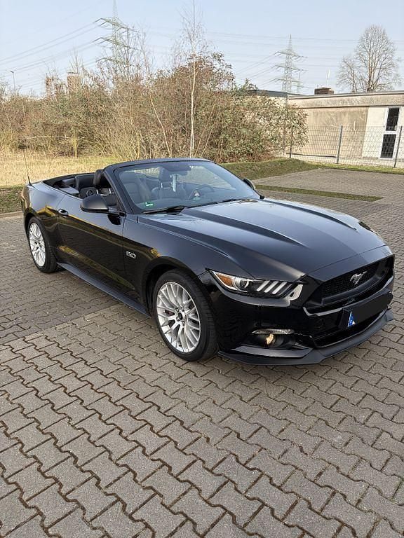 Gebraucht Ford Mustang GT Convertible 421 PS (309 kW) 2016 Schwarz Cabrio