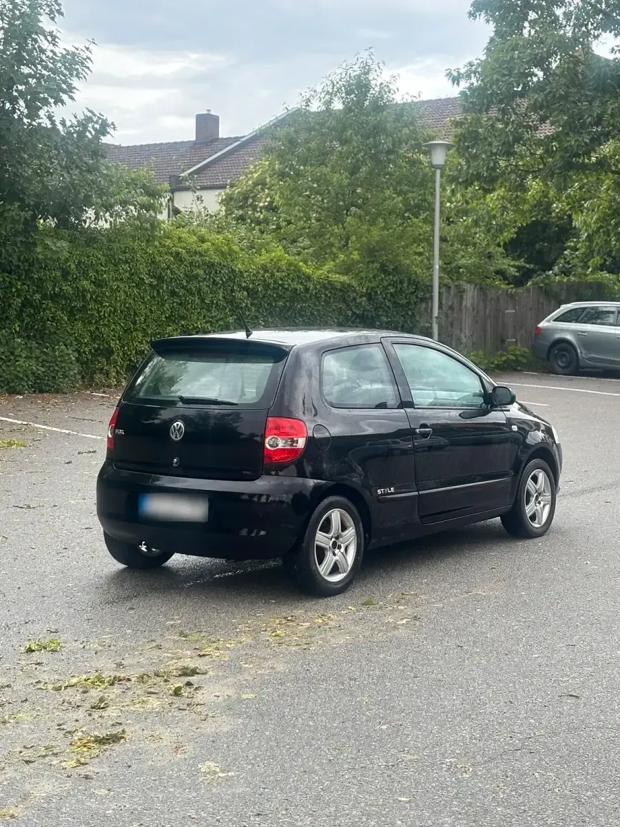 Gebraucht VW Fox 55 PS (40 kW) 2010 Schwarz Kleinwagen