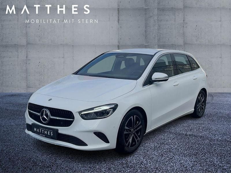 Gebraucht Mercedes B200 150 PS (110 kW) 2024 Weiß Van / Kleinbus