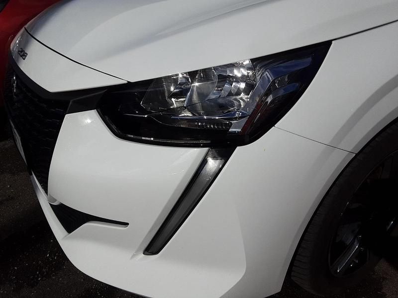 Gebraucht Peugeot 208 Active 101 PS (74 kW) 2023 Weiß Kleinwagen