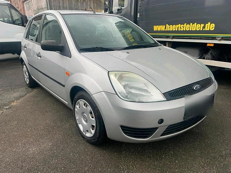 Silber Gebraucht 2004 Ford Fiesta Kleinwagen | 2.190 € (Fairer Preis) - Bild 1/4