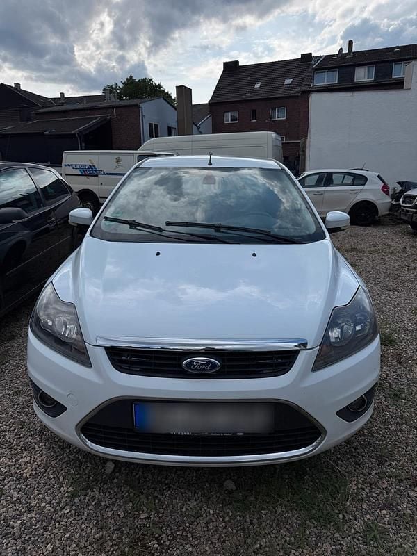 Weiß Gebraucht 2008 Ford Focus Titanium Kombi | 4.000 € (Guter Preis) - Bild 1/4