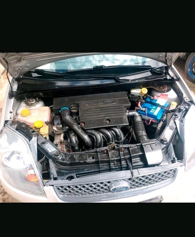 Gebraucht Ford Fiesta 101 PS (74 kW) 2005 Silber Kleinwagen