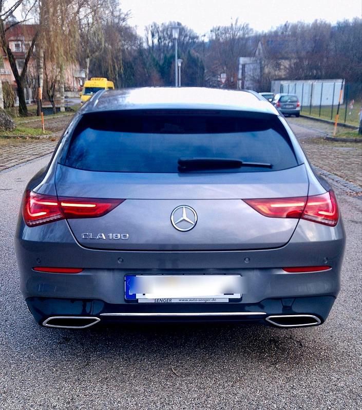 Gebraucht Mercedes CLA180 136 PS (100 kW) 2021 Grau Limousine