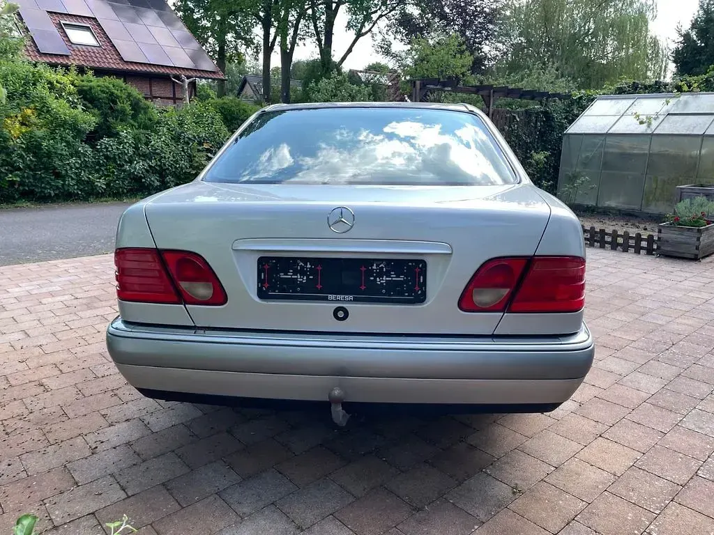 Gebraucht Mercedes E280 Elegance 193 PS (141 kW) 1996 Silber Limousine