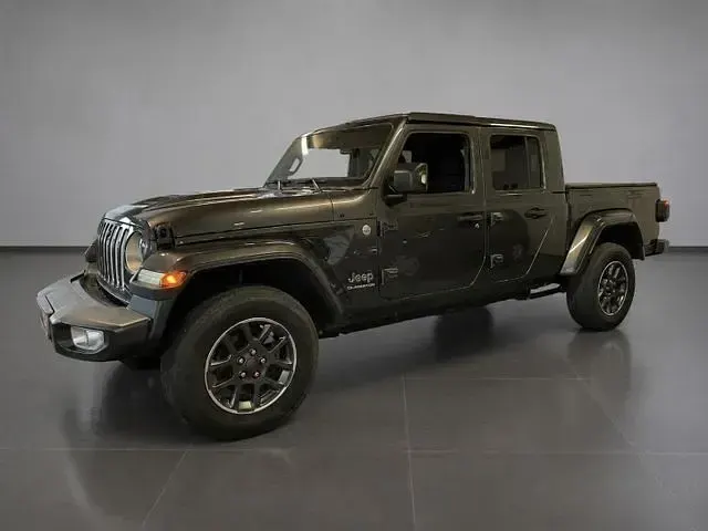 Gebraucht Jeep Gladiator Overland 264 PS (194 kW) 2021 Granite crystal Pickup