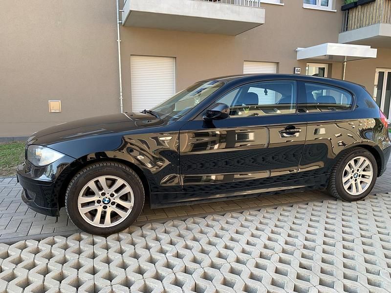 Gebraucht BMW 120 177 PS (130 kW) 2009 Schwarz Kleinwagen