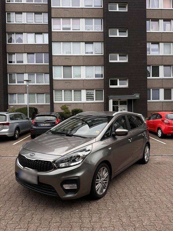 Braun Gebraucht 2016 Kia Carens Van / Kleinbus | 12.500 € (Teuer) - Bild 1/4