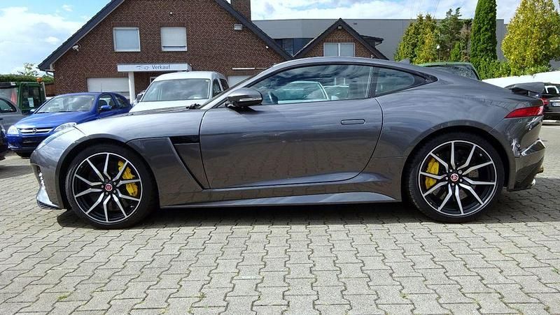 Grau (metallic) Gebraucht 2016 Jaguar F-Type SVR Coupé | 74.900 € - Bild 1/4
