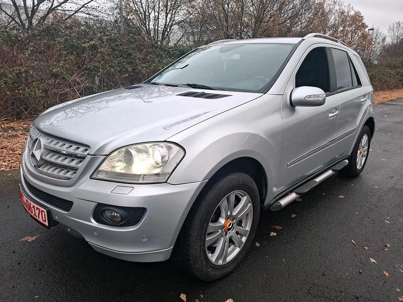 Silber Gebraucht 2005 Mercedes ML320 SUV | 5.460 € - Bild 1/4