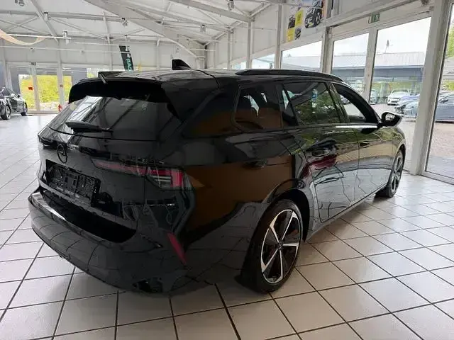 Gebraucht Opel Astra 131 PS (96 kW) 2024 Schwarz Kleinwagen