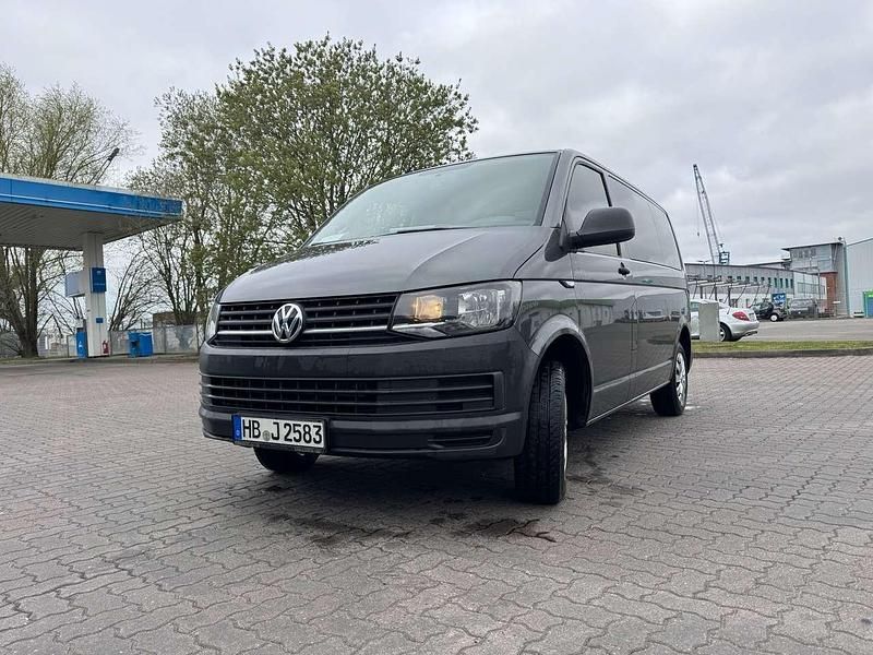 Grau Gebraucht 2017 VW T6 Van | 24.900 € (Etwas zu teuer) - Bild 1/4