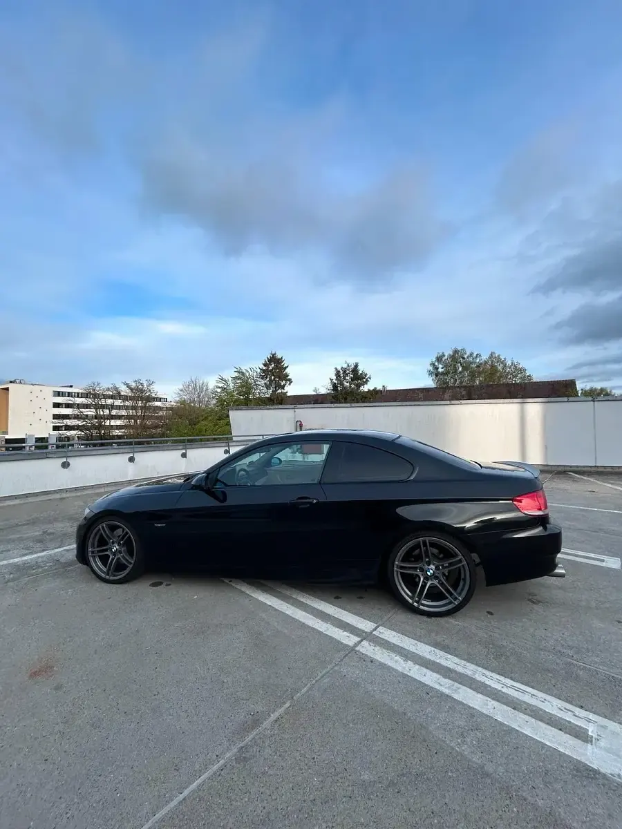 Gebraucht BMW 325 218 PS (160 kW) 2008 Schwarz Coupé