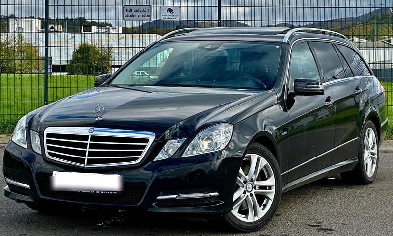 Schwarz Gebraucht 2011 Mercedes E250 Avantgarde Kombi | 8.997 € (Fairer Preis) - Bild 1/4