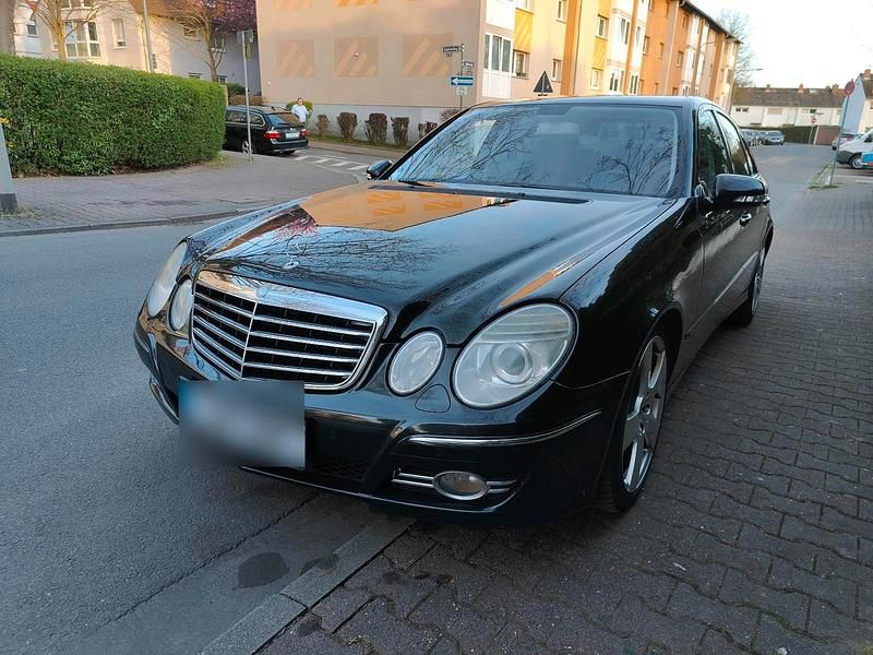 Gebraucht Mercedes E200 Avantgarde 235 PS (172 kW) 2009 Schwarz Limousine