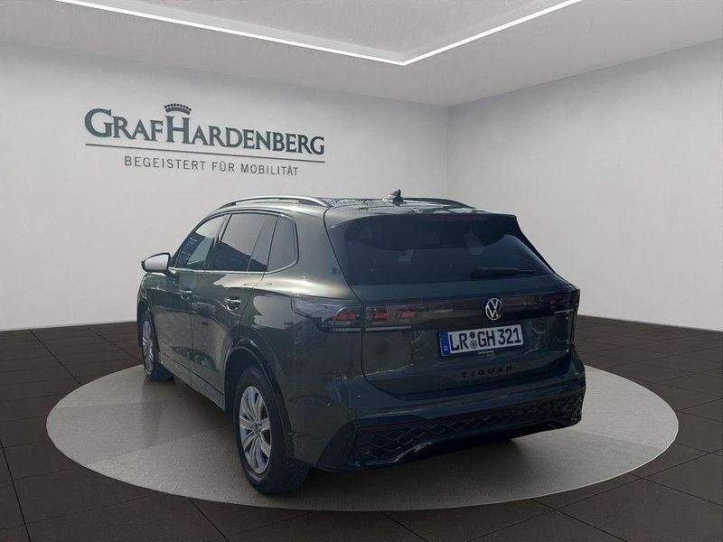 Gebraucht VW Tiguan R-line 150 PS (110 kW) 2025 Grün SUV