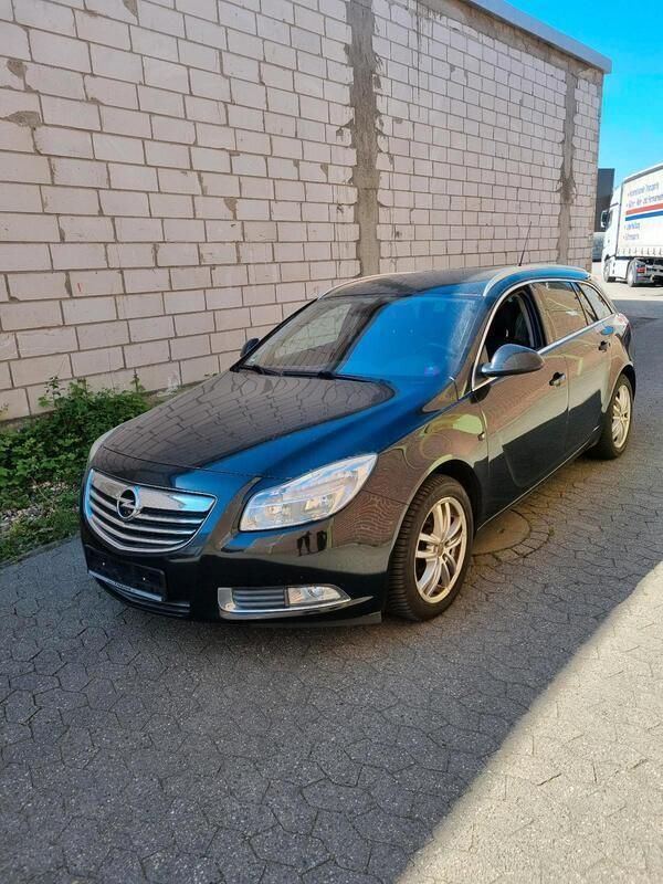 Schwarz Gebraucht 2011 Opel Insignia Kombi | 2.500 € (Guter Preis) - Bild 1/4
