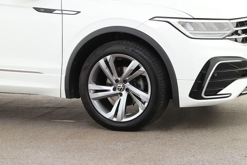 Gebraucht VW Tiguan R-line 150 PS (110 kW) 2023 Pure white SUV