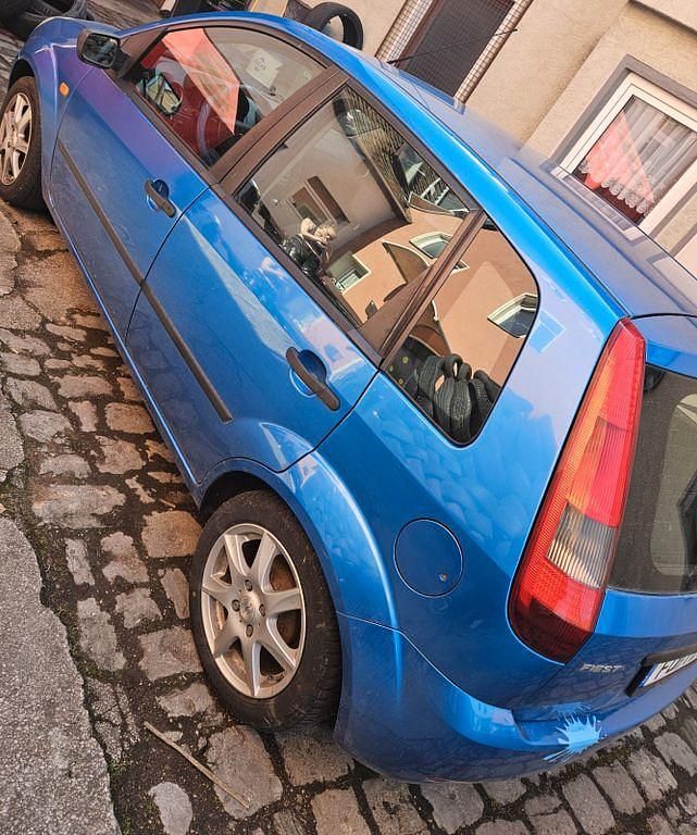 Gebraucht Ford Fiesta 80 PS (58 kW) 2004 Blau Kleinwagen