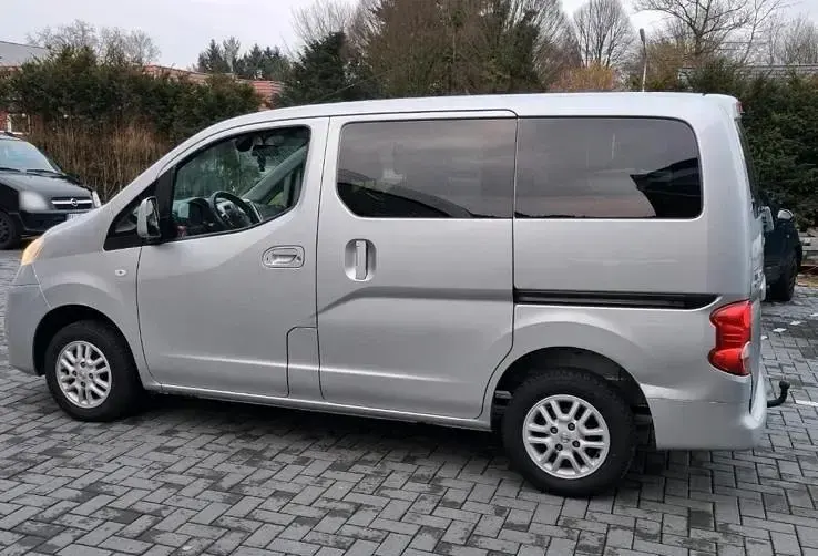 Gebraucht Nissan NV200 110 PS (80 kW) 2012 Silber Van / Kleinbus