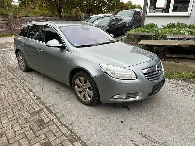 Gebraucht Opel Insignia Edition 160 PS (117 kW) 2012 Silber Kombi