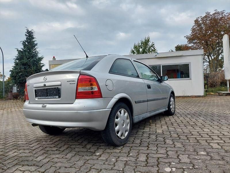 Gebraucht Opel Astra Sport 101 PS (74 kW) 1999 Silber Limousine