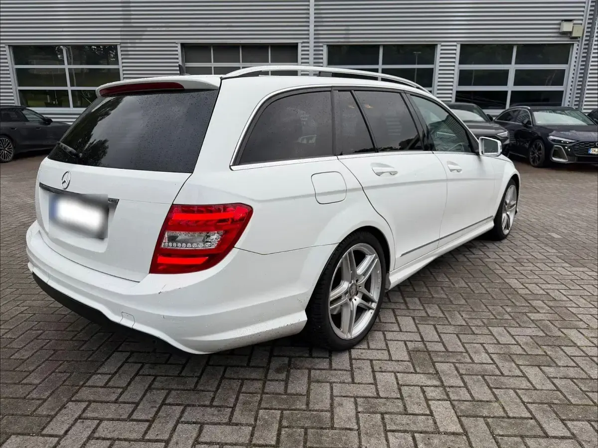 Gebraucht Mercedes C220 Avantgarde 170 PS (125 kW) 2014 Weiß Kombi