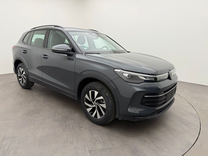 Gebraucht VW Tiguan Life 204 PS (150 kW) 2024 Grey metallic SUV