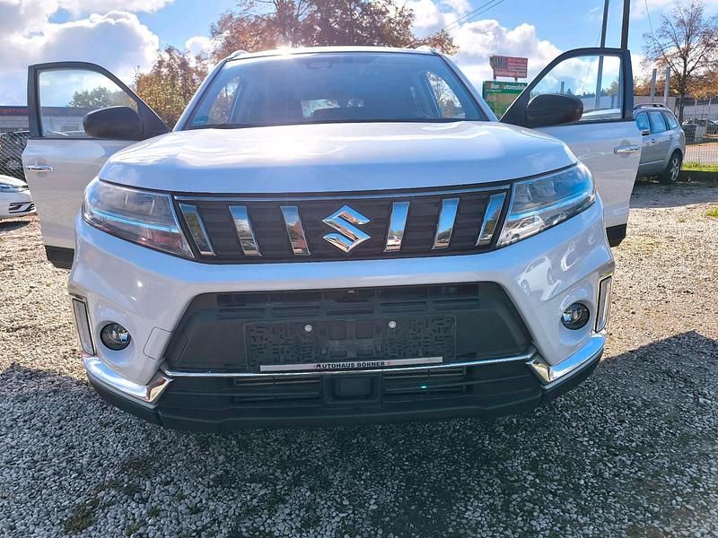 Weiß Gebraucht 2021 Suzuki Vitara SUV | 14.900 € (Superpreis) - Bild 1/4