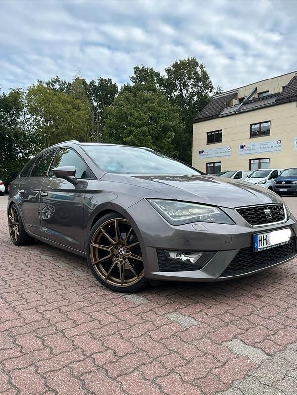 Grau Gebraucht 2016 Seat Leon FR Kombi | 11.500 € (Fairer Preis) - Bild 1/4