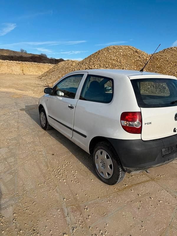 Gebraucht VW Fox 54 PS (39 kW) 2008 Weiß Kleinwagen