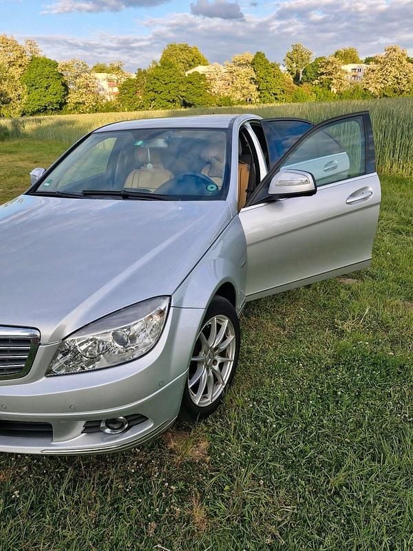 Silber Gebraucht 2007 Mercedes C200 Limousine | 8.498 € (Etwas zu teuer) - Bild 1/4