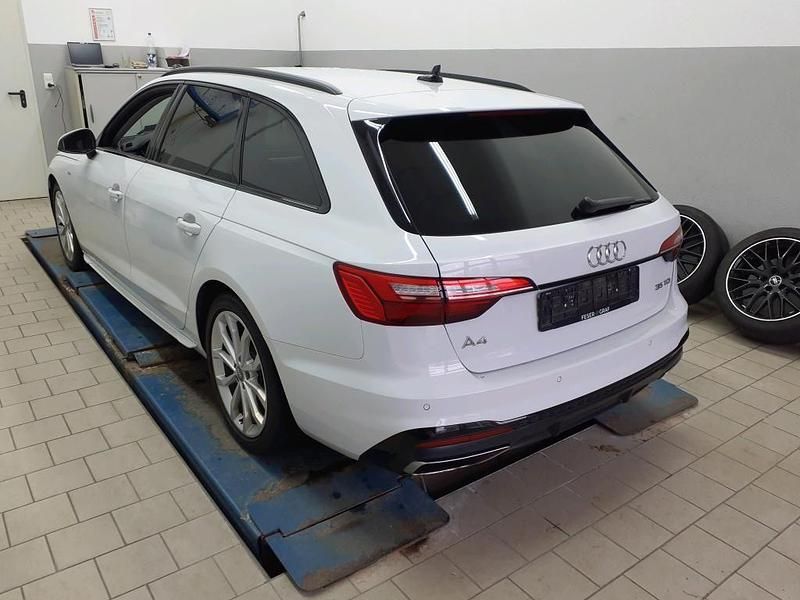 Gebraucht Audi A4 Ambiente 163 PS (119 kW) 2022 Andere Limousine