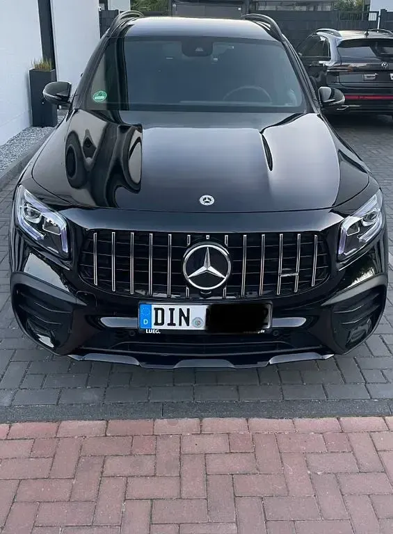 Gebraucht Mercedes GLB200 AMG line 163 PS (119 kW) 2021 Schwarz SUV