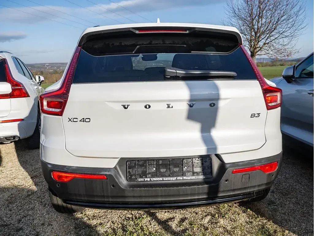 Gebraucht Volvo XC40 Plus 163 PS (119 kW) 2025 Weiß SUV