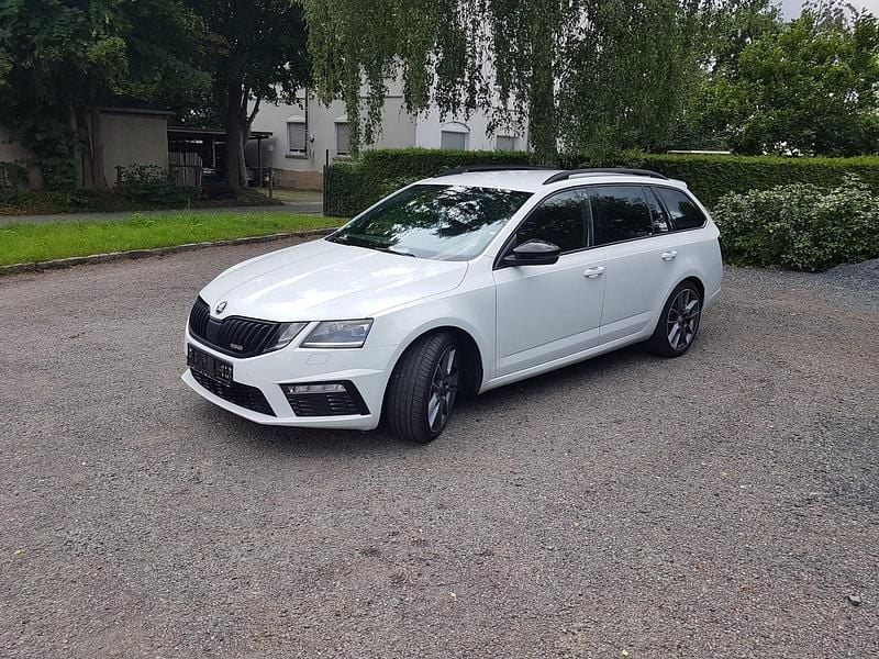Weiß Gebraucht 2020 Skoda Octavia RS Kombi | 15.999 € (Superpreis) - Bild 1/4