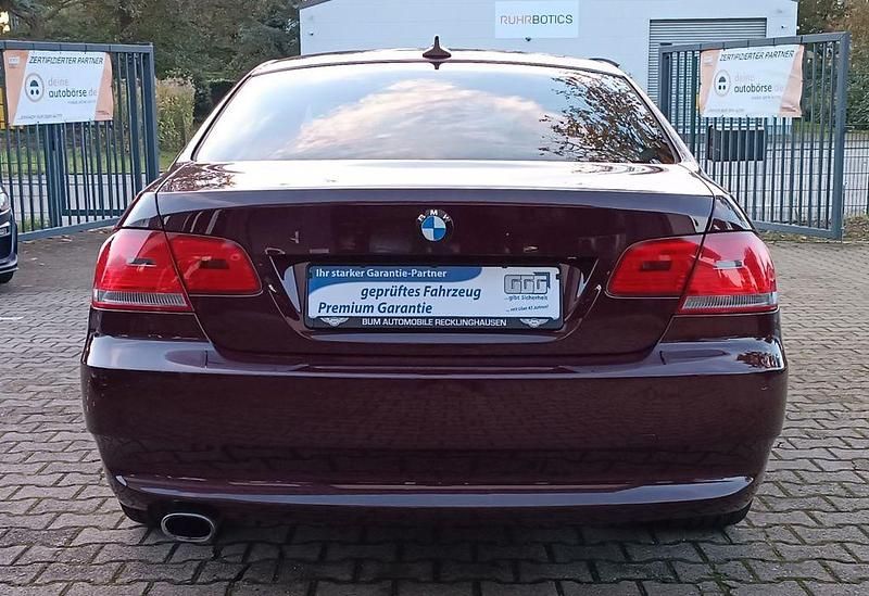 Gebraucht BMW 320 Sport Line 170 PS (125 kW) 2009 Rot Coupé