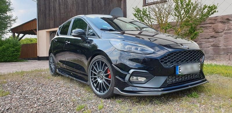 Schwarz Gebraucht 2020 Ford Fiesta ST Kleinwagen | 18.500 € (Etwas zu teuer) - Bild 1/4