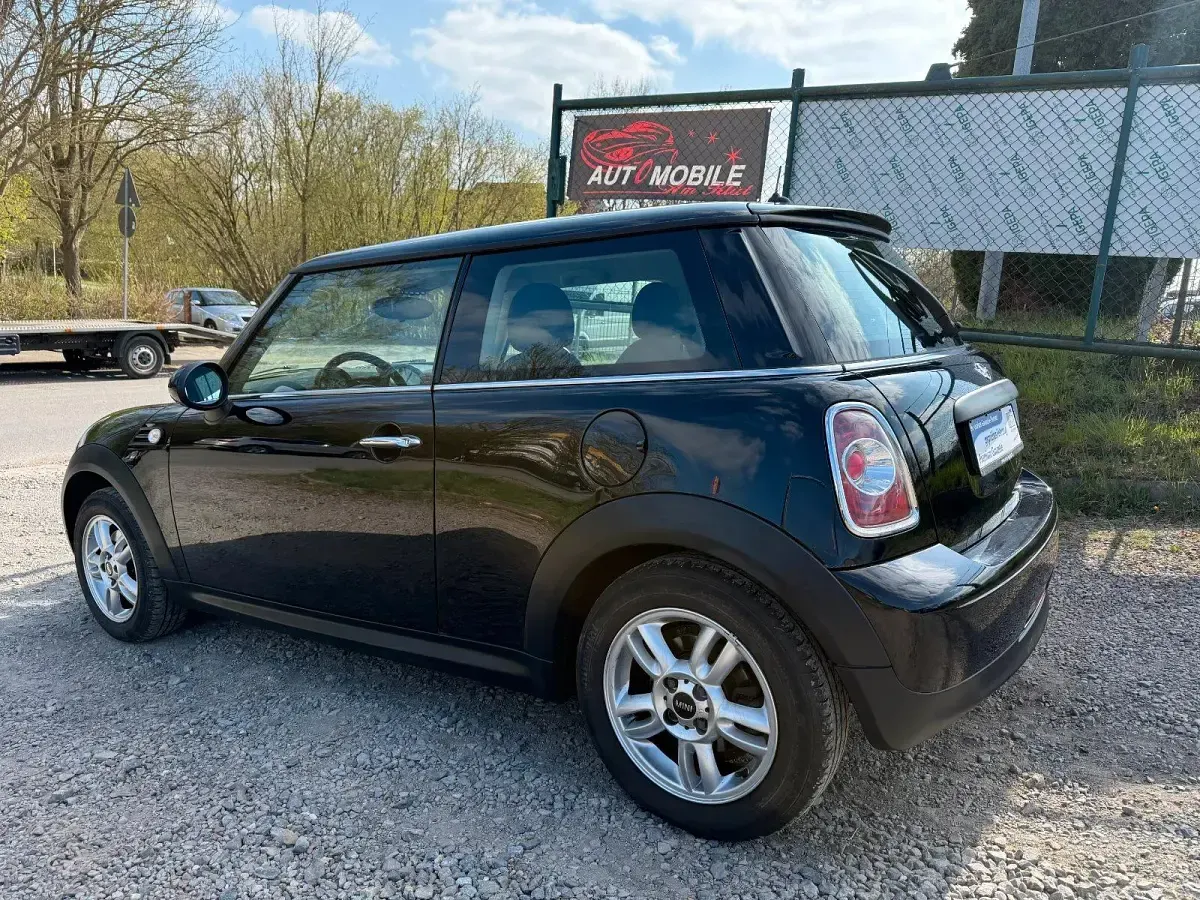 Begagnad Mini ONE 75 HK (55 kW) 2013 Svart Halvkombi