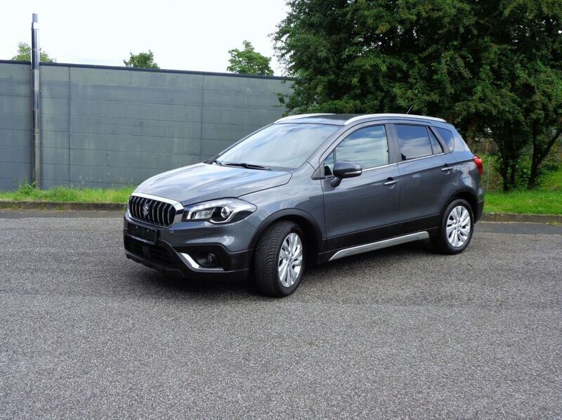 Grau Gebraucht 2017 Suzuki SX4 S-Cross Comfort SUV | 12.490 € (Teuer) - Bild 1/4