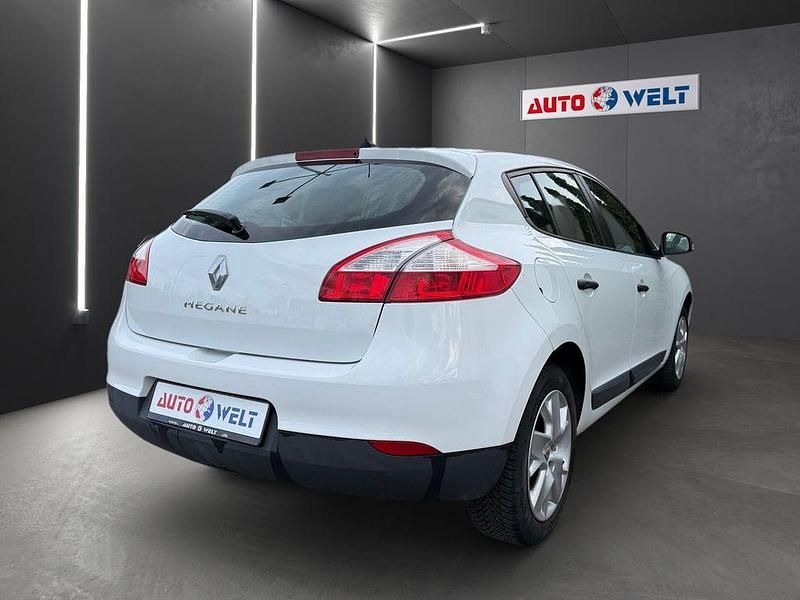 Gebraucht Renault Mégane 101 PS (74 kW) 2013 Weiss Limousine