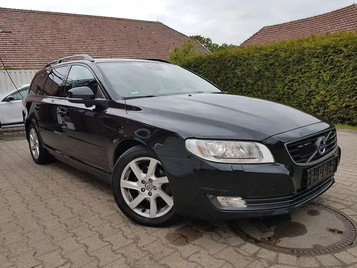 Używany Volvo V70 181 KM (133 kW) 2014 Czarny Kombi