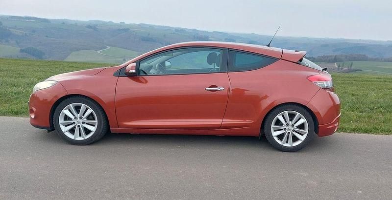 Gebraucht Renault Mégane III Dynamique 179 PS (131 kW) 2010 Orange Coupé