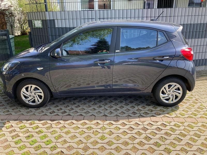 Gebraucht Hyundai i10 Edition 30 67 PS (49 kW) 2021 Grau Kleinwagen