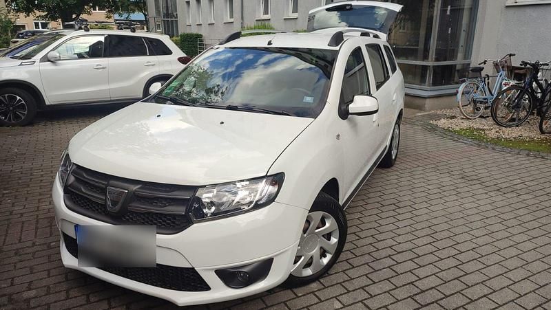 Weiß Gebraucht 2015 Dacia Logan MCV Kombi | 6.400 € - Bild 1/4