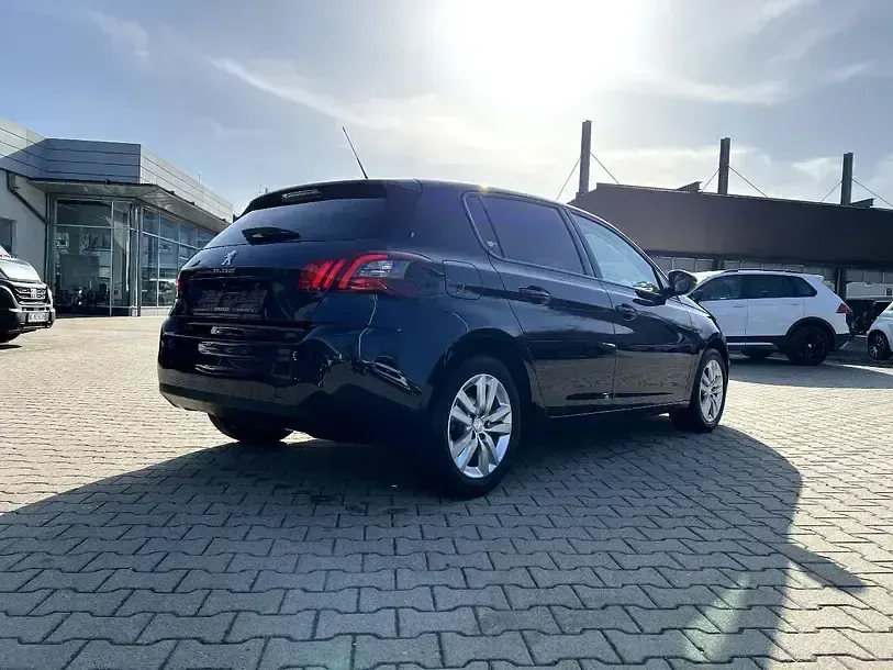 Gebraucht Peugeot 308 Active 131 PS (96 kW) 2019 Dark blue (metallic) Limousine