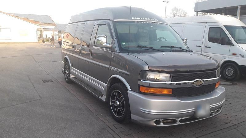 Gebraucht Chevrolet Express 290 PS (213 kW) 2007 Grau Van