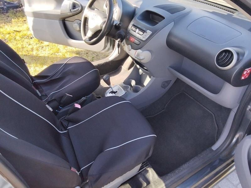 Gebraucht Toyota Aygo 69 PS (50 kW) 2006 Grau Kleinwagen