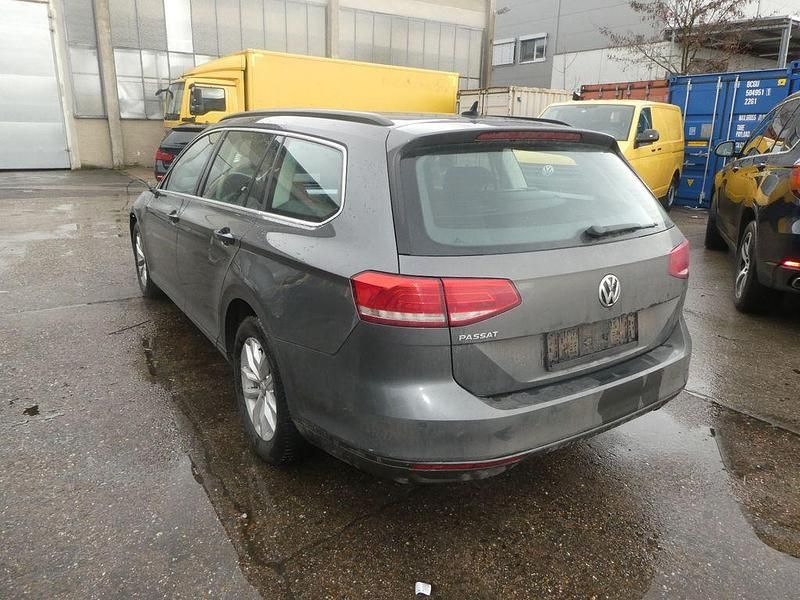 Gebraucht VW Passat Comfortline 150 PS (110 kW) 2017 Grau Kombi